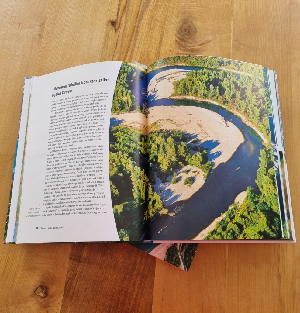 Knjiga obiluje prekrasnim prikazima Drave